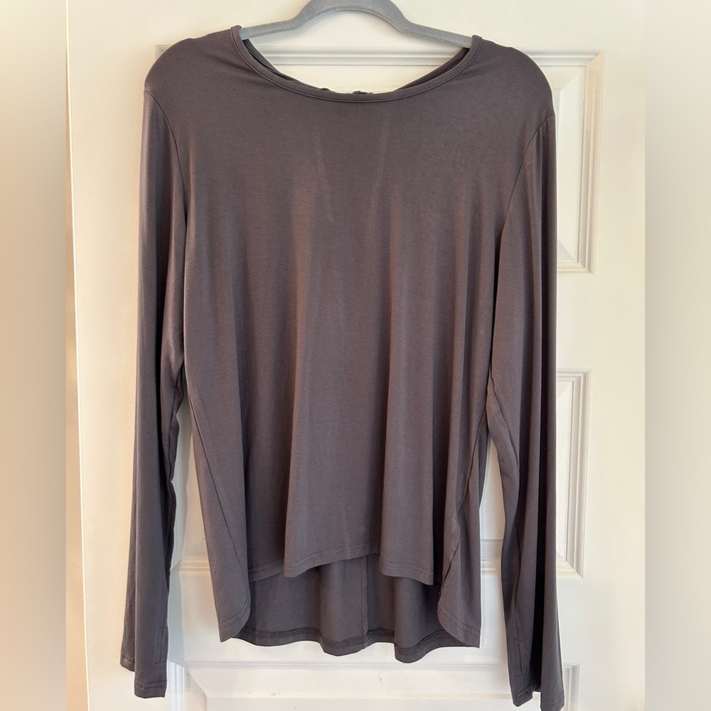 NWOT Open Back Long Sleeve Activewear Top